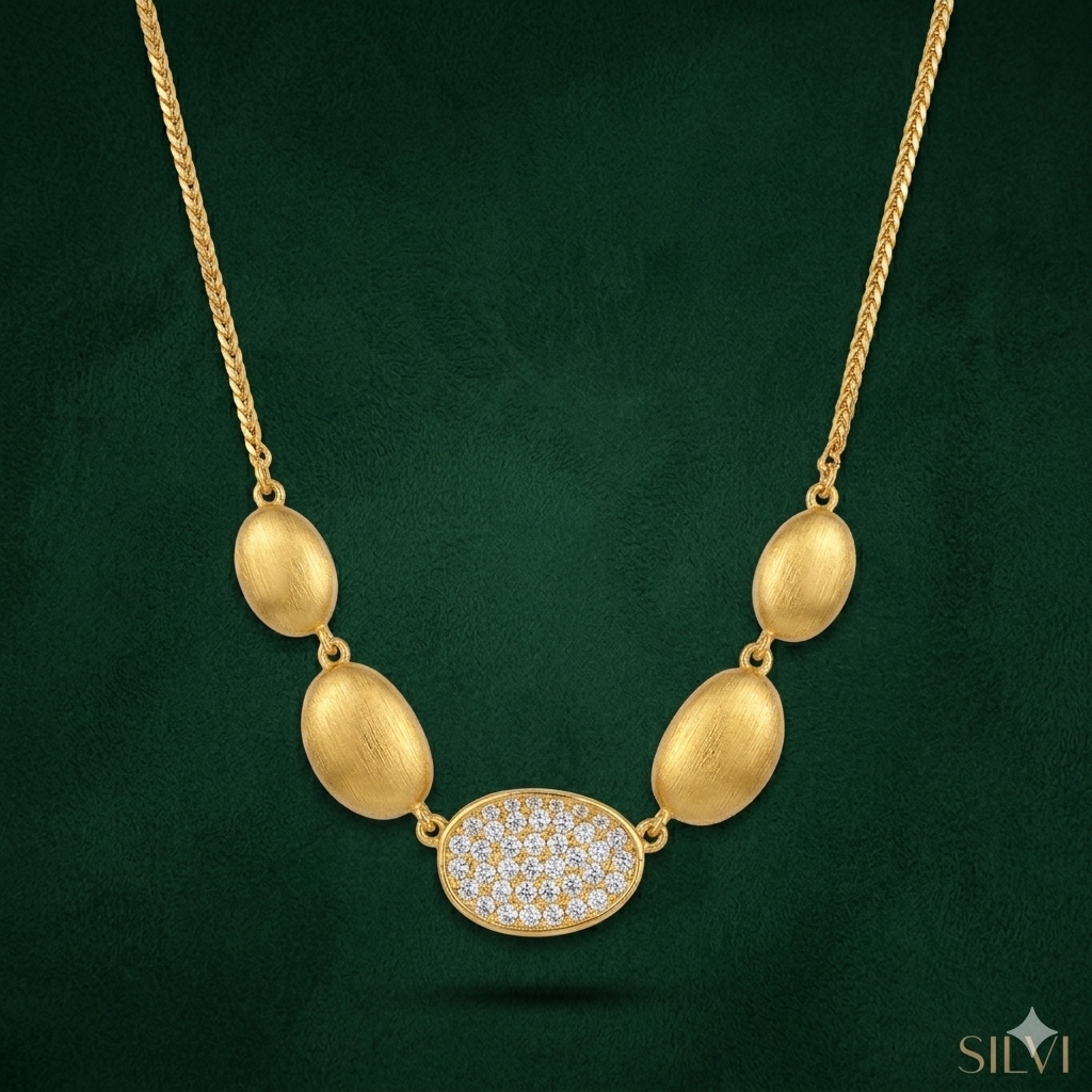 Gold necklace with moissanite plating