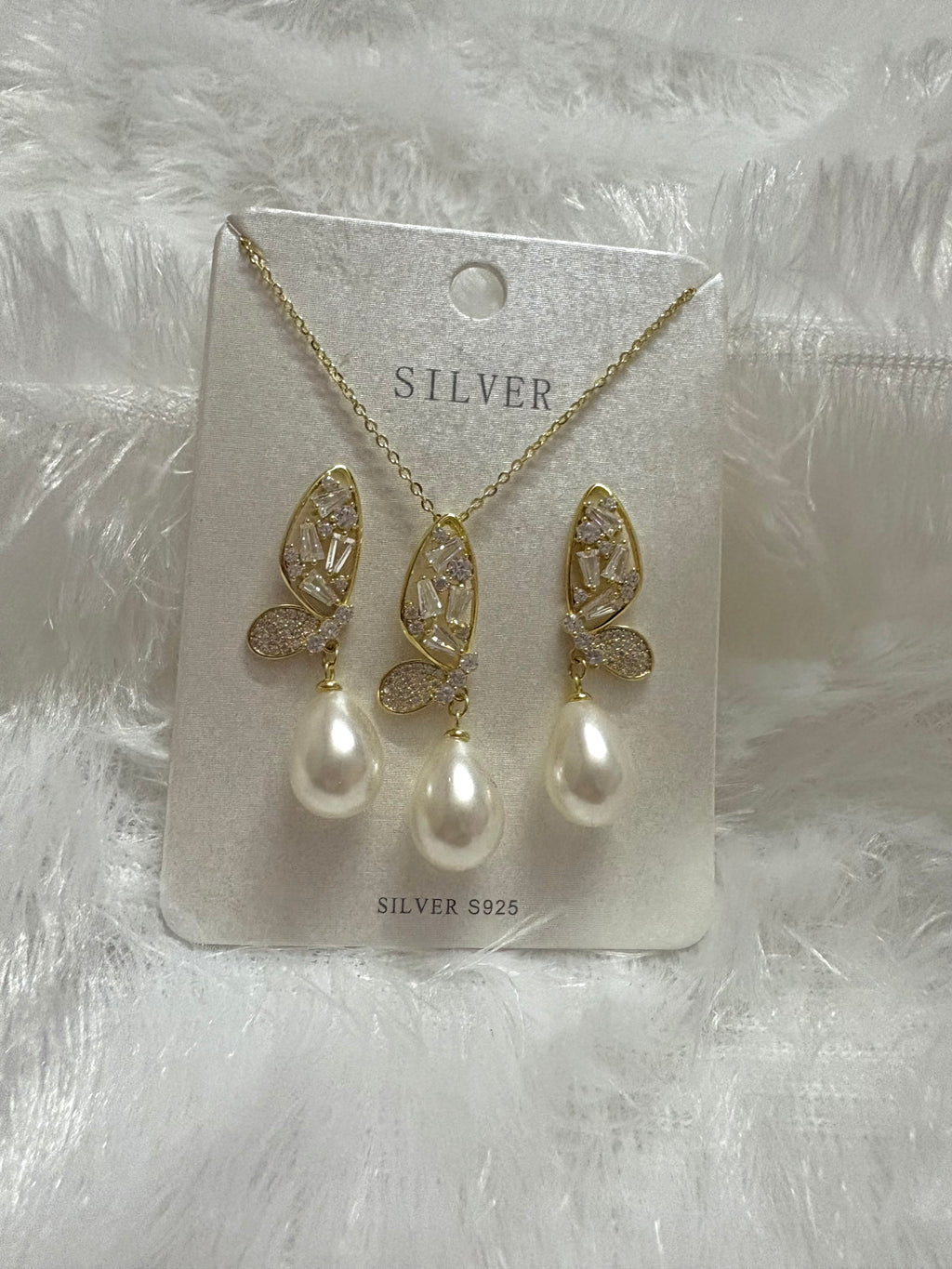 White and gold pearl moissanite danglers