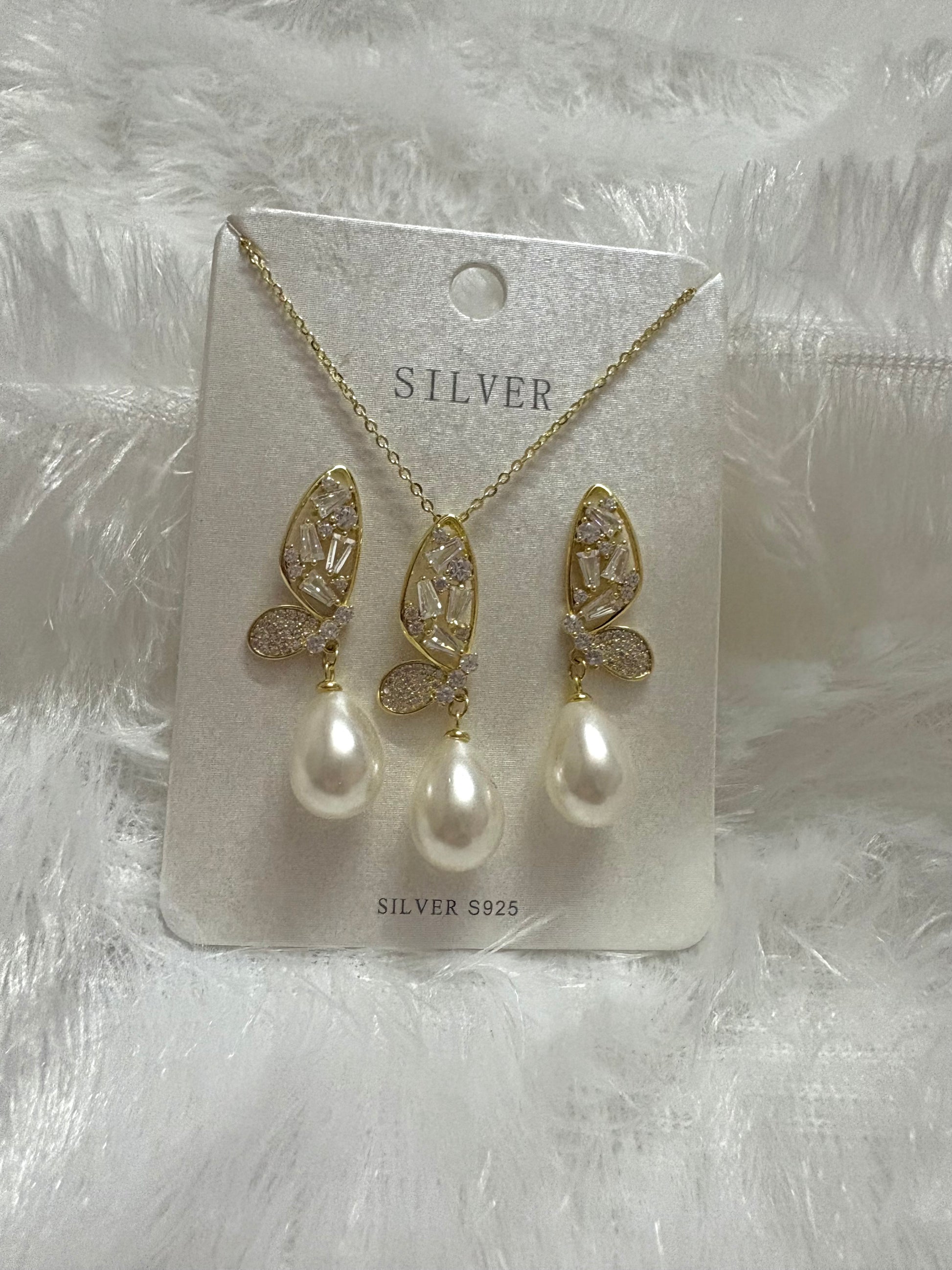 White and gold pearl moissanite danglers