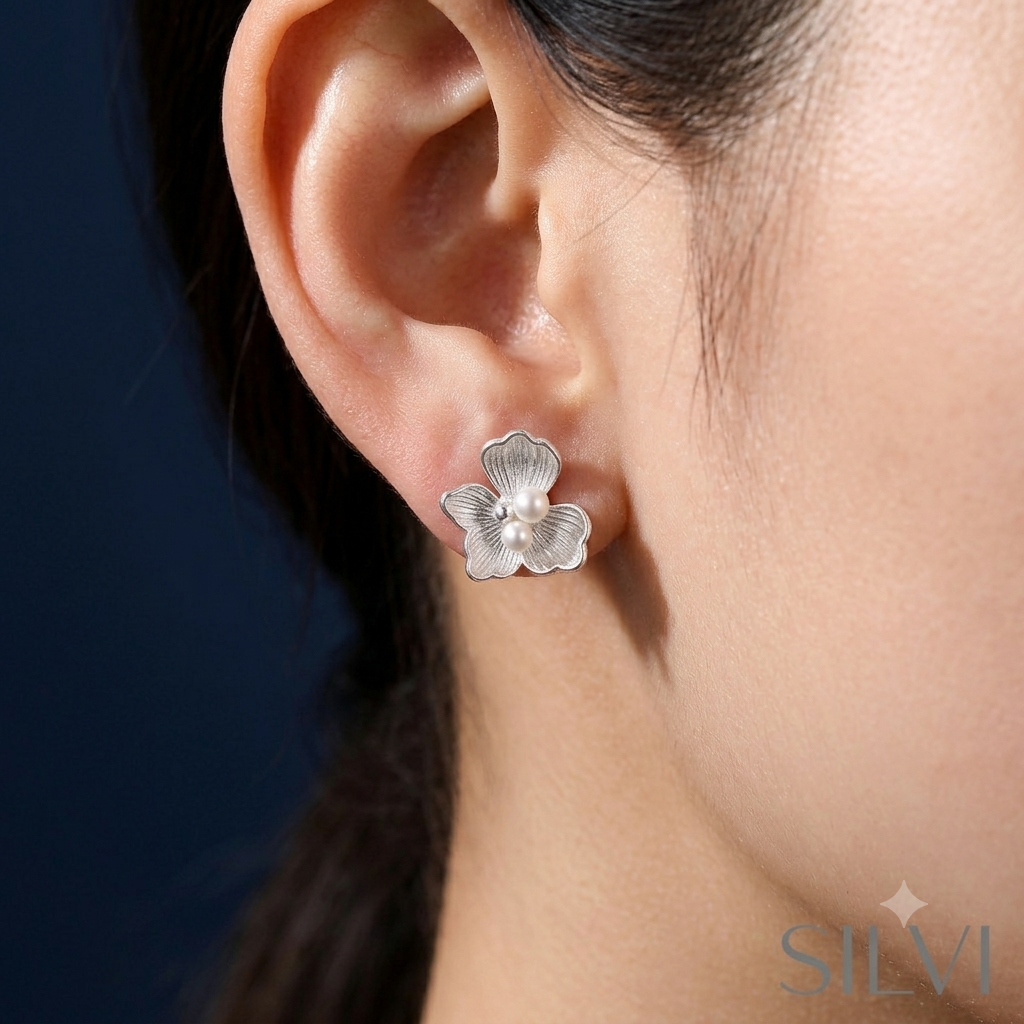 Silver pearl flower earrings