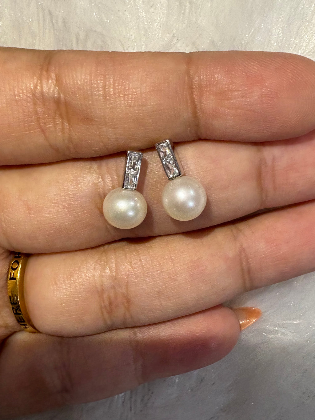 Silver lined pearl drop earings