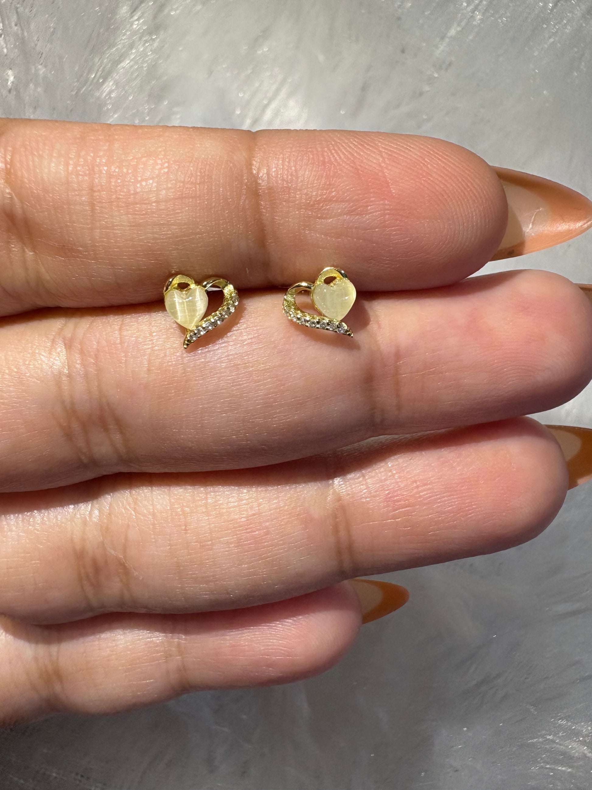 Gold plated heart moissanites earrings