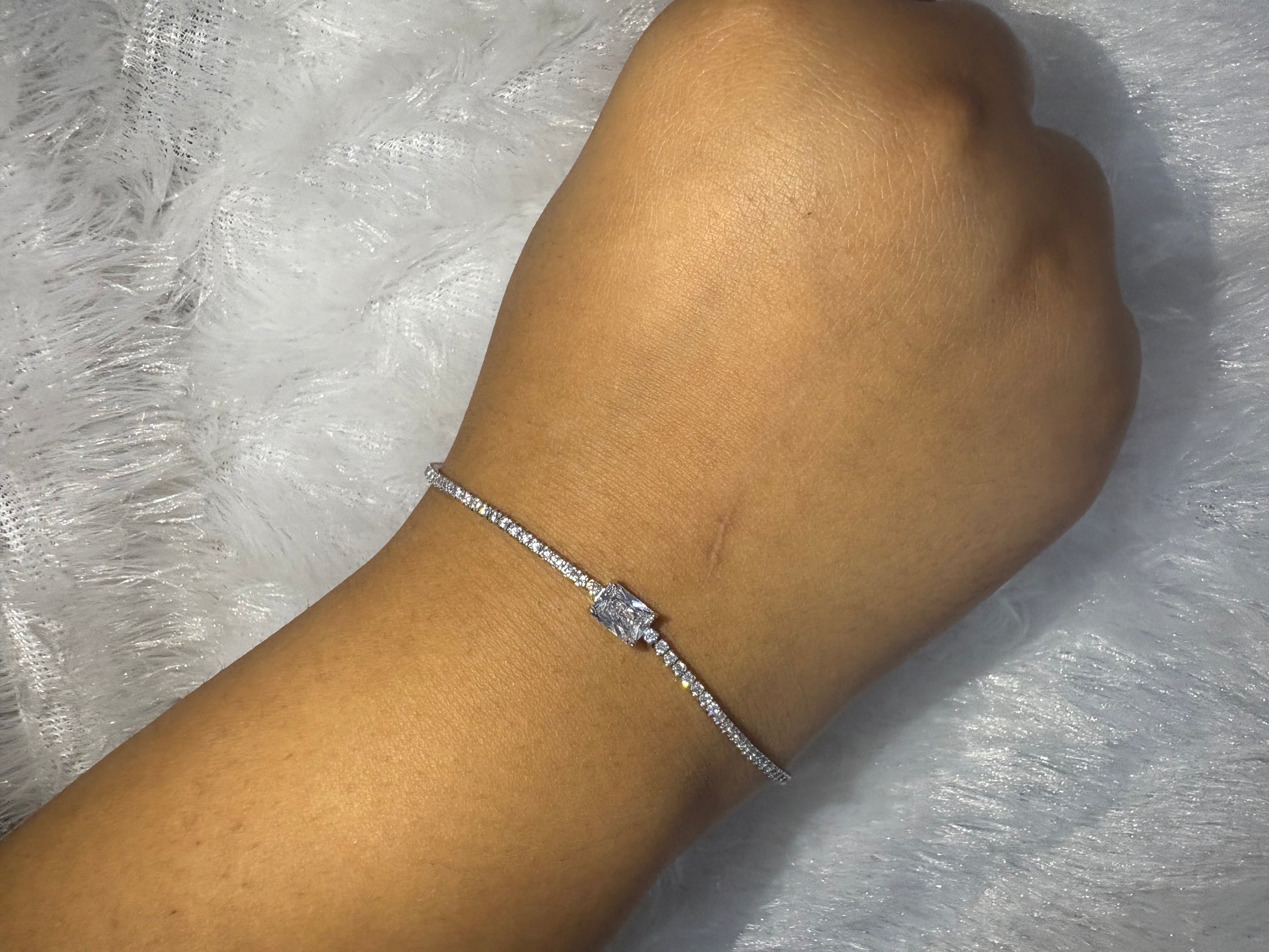 Silver tennis bracelet with moissanites