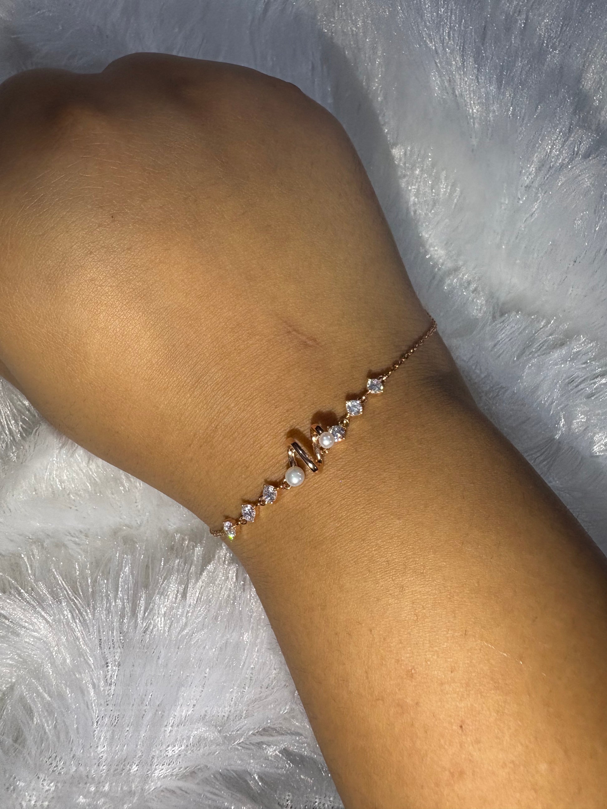 Rose gold plated pearls with curve bracelet
