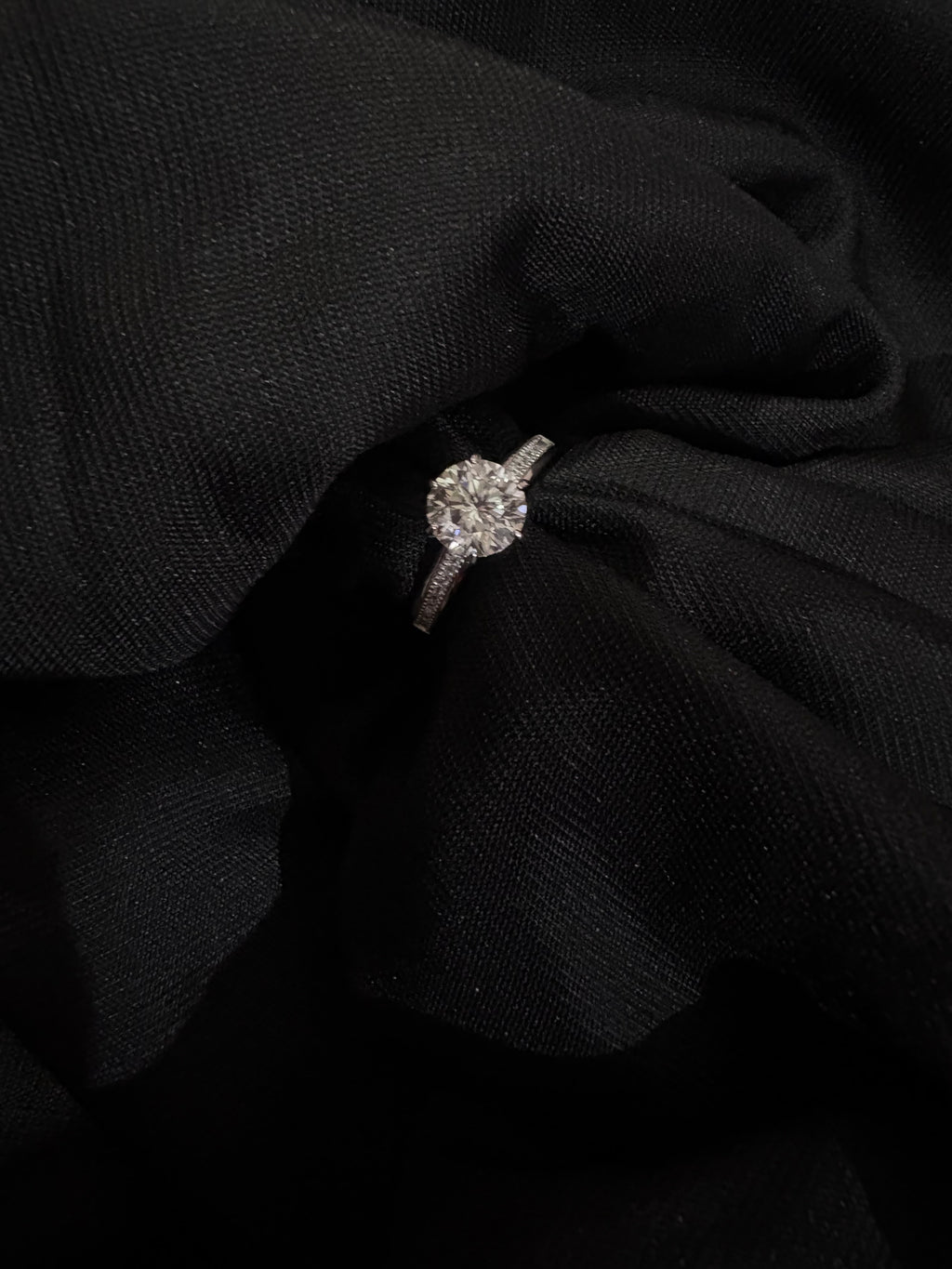 Silver moissanite studded ring